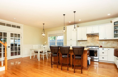 Beacon House | Beautiful 4 bd 4bth Beacon House with Hot Tub close to town and hiking trails...