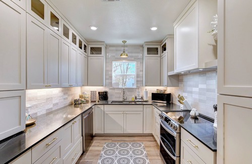 Georgetown House | Beautiful 4 bed, 3 bath house in Historic Georgetown & Close to the University.