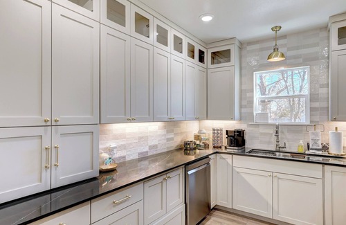 Georgetown House | Beautiful 4 bed, 3 bath house in Historic Georgetown & Close to the University.