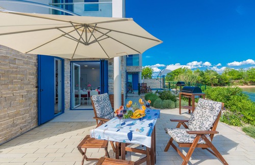 Privlaka House | Beautiful 4 bedrooms Villa with a magnificent seaview, swimming pool and terace