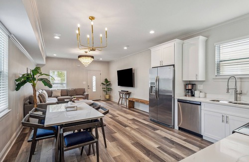 Tulane - Gravier House | Beautiful 5 Bedroom 5 en suite Bath luxury home by the Superdome
