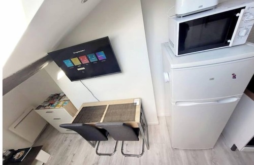 Chateauvert Apartment | Beautiful air-conditioned Studio 200m from Valence town station