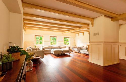 Municipality of Heerhugowaard Villa | Beautiful American style villa with heated Pool and Jacuzzi