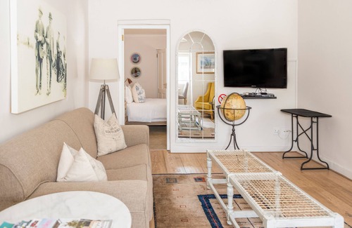 Franschhoek Bed & Breakfast | Beautiful and charming heritage building close to town