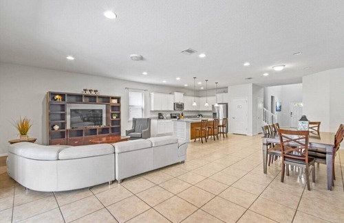 Four Corners House | Beautiful and spacious 8BDR Villa w/private pool & resort access!