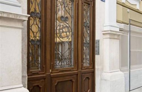 Citta Nuova-Barriera Nuova-San Vito-Citta Vecchia Apartment | Beautiful and spacious 76 sqm apartment located in a strategic position just a short distance from Piazza Oberdan, Porto Vecchio, Palazzo Gopcevich and Piazza Unita d'Italia. The particular position of the house allows to reach easily the historical cent