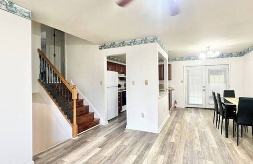 Mechanicsville House | Beautiful and spacious 4-bedroom home in Danville, with WiFi and AC.