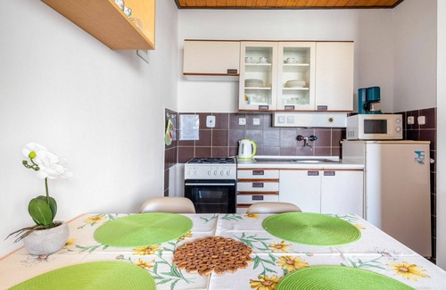 Rabyne Apartment | Beautiful apartment for 5 guests with WIFI, patio, pets allowed and panoramic view