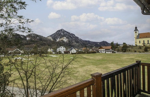 Muhldorf Apartment | Beautiful apartment for 9 people with WIFI, TV and balcony