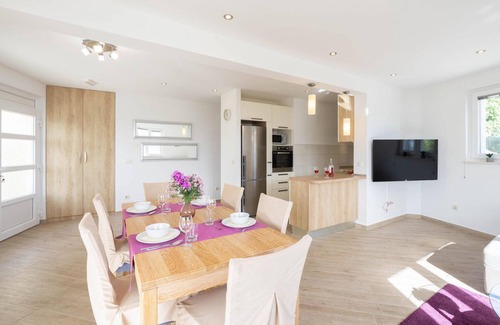 Ruskamen Apartment | Beautiful apartment in Lokva Rogoznica