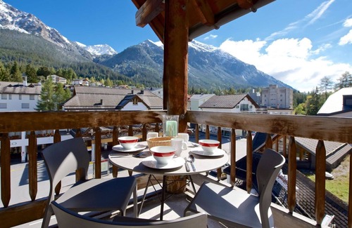 Lenzerheide Apartment | Beautiful apartment for 5 guests with pool, TV and balcony