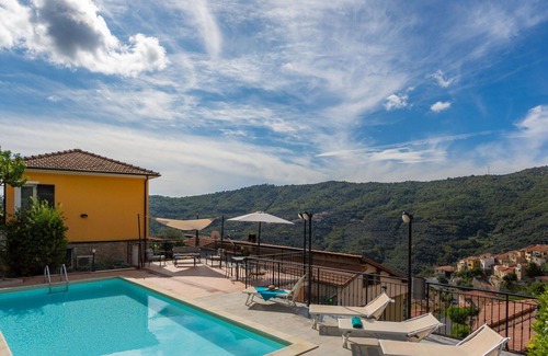 Pietrabruna Apartment | Beautiful apartment for 2 people with pool, WIFI, TV, patio and panoramic view