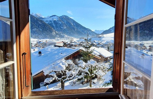 Zweisimmen Apartment | Beautiful apartment for 7 guests with WIFI, TV and balcony