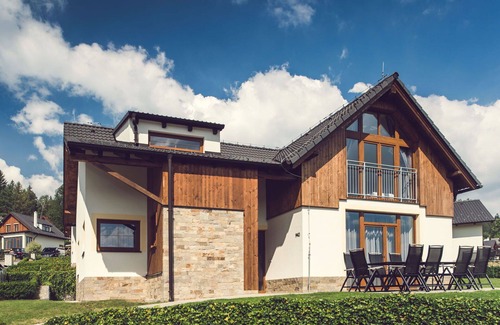 Lipno nad Vltavou House | Beautiful apartment in villa for 11 people with WIFI, TV, terrace and pets allowed