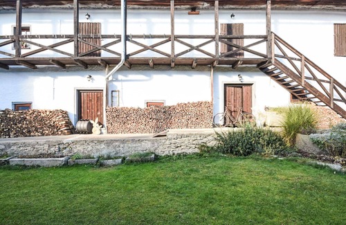 Horni Plana Villa | Beautiful apartment in villa for 4 guests with WIFI, pool, TV and pets allowed
