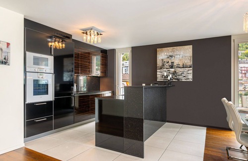 Montreux City Centre Apartment | Beautiful apartment for 4 guests with hot tub, pool, WIFI, TV, balcony and panoramic view