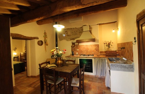 Sasso dʼOmbrone Apartment | Beautiful apartment for 2 people with A/C, pool, TV, pets allowed and parking