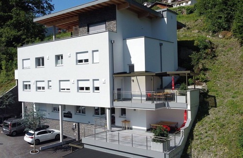 Laimach Apartment | Beautiful apartment for 18 people with WIFI, TV, terrace and pets allowed