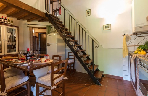 Peccioli Apartment | Beautiful apartment for 7 guests with WIFI, pool, A/C, TV, pets allowed and panoramic view