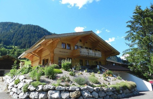 Gsteig Apartment | Beautiful apartment for 6 guests with WIFI, balcony and pets allowed