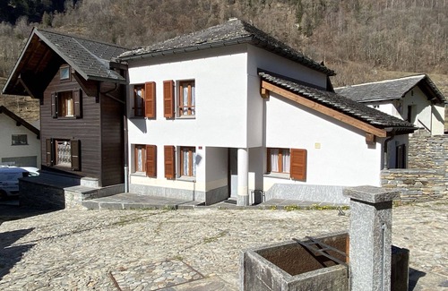 Augio Apartment | Beautiful apartment for 4 people with WIFI, TV, patio, pets allowed and panoramic view