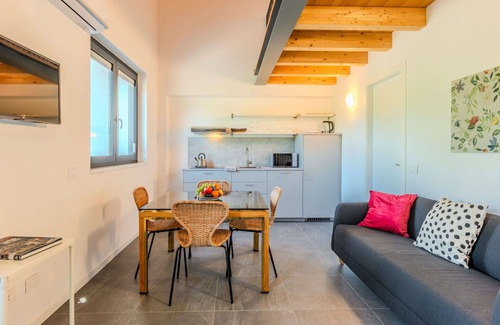 Dervio Apartment | Beautiful apartment for 4 people with WIFI, pool, A/C, TV, patio and panoramic view