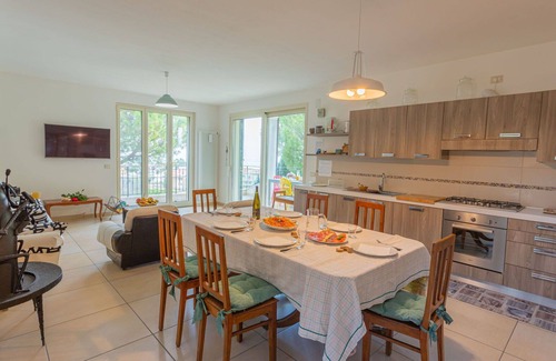 Foggetta Apartment | Beautiful apartment for 10 guests with WIFI, A/C, TV, patio, pets allowed and panoramic view