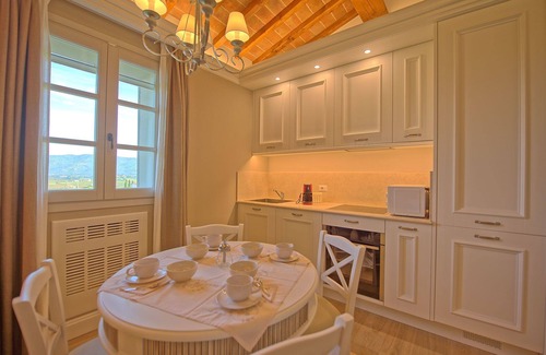 Vinci Apartment | Beautiful apartment for 6 guests with WIFI, A/C, pool, TV and panoramic view
