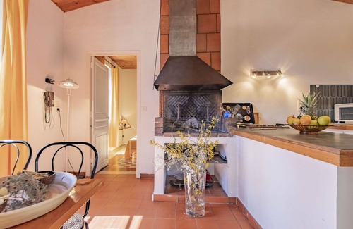 Puimichel Villa | Beautiful apartment in villa for 2 people with WIFI, patio, pets allowed and panoramic view