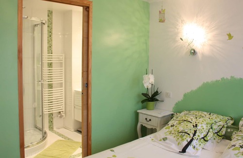 Chatillon Apartment | Beautiful apartment in character house 3km from Paris (M13-T6)