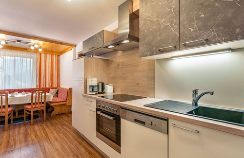 Arriach Villa | Beautiful apartment in villa for 9 people with WIFI, TV and patio