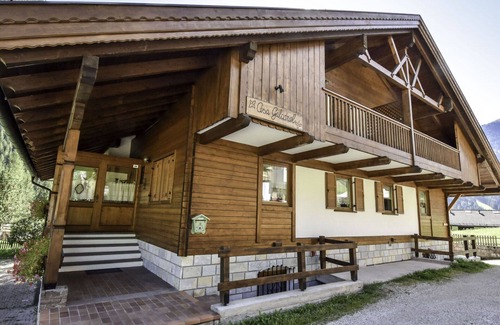 Penia House | Beautiful apartment in villa for 8 people with WIFI, TV, balcony and pets allowed