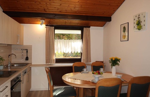 Machtlos House | Beautiful apartment in villa for 4 guests with pool, TV, terrace and pets allowed