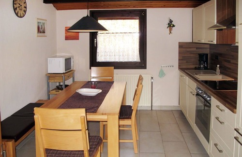 Machtlos House | Beautiful apartment in villa for 4 guests with pool, TV, terrace and pets allowed