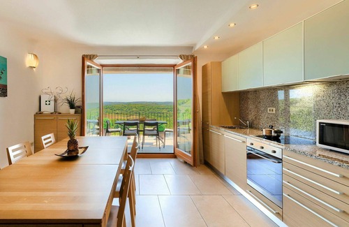 Baredine House | Beautiful apartment in villa for 6 guests with A/C, pool, WIFI, TV, terrace and panoramic view