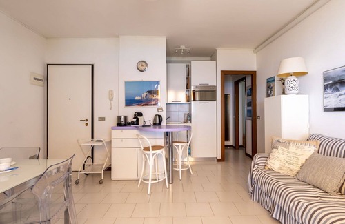 Ospedaletti Apartment | Beautiful apartment for 4 people with A/C, WIFI, pool, terrace and pets allowed