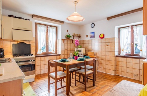 Colico Piano Apartment | Beautiful apartment for 4 guests with WIFI, TV, terrace and pets allowed