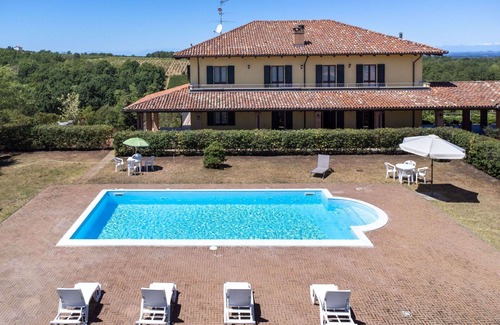 Mombaruzzo Apartment | Beautiful apartment for 12 people with pool, WIFI, TV, balcony and pets allowed
