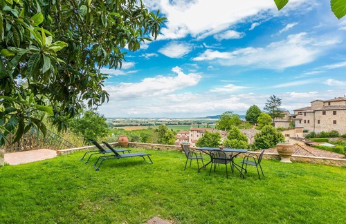 Stigliano Apartment | Beautiful apartment for 4 people with WIFI, TV, patio, pets allowed and panoramic view