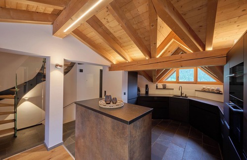 Klosters-Serneus Apartment | Beautiful Apartment 'Uf Dr Egga' with Wi-Fi
