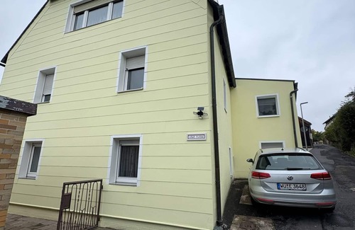 Roeslau Apartment | Beautiful Apartment with garden, patio, balcony, and free parking in Röslau