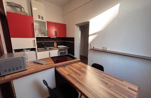 Zeitz Apartment | Beautiful apartment with a large garden