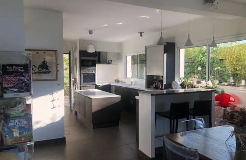 Montferrier-sur-Lez Villa | Beautiful architect-designed house in a quiet green setting