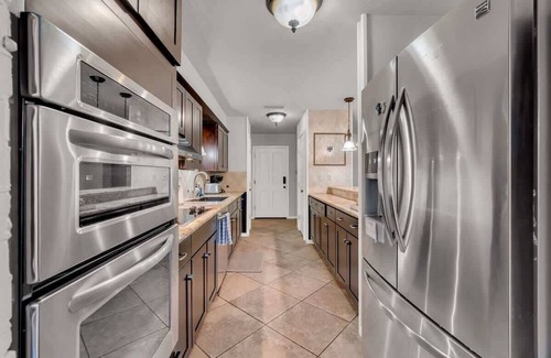 Riverside House | Beautiful Austin Retreat|Pool |Big Yard| Sleeps 20