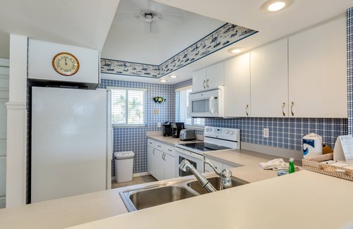 Sanibel Condo | Beautiful Beachfront Views with Free Wifi!