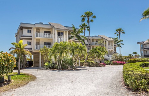 Sanibel Condo | Beautiful Beachfront Views with Free Wifi!