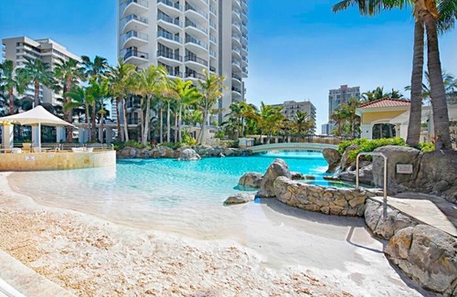 Surfers Paradise Apartment | Beautiful-Bright-Modern 2 Bedroom Unit With Water Views
