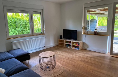 Emden House | Beautiful bungalow with dike view near the sea dike