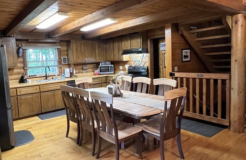 Decker House | Beautiful Cabin located in the “heart of thumb” wifi