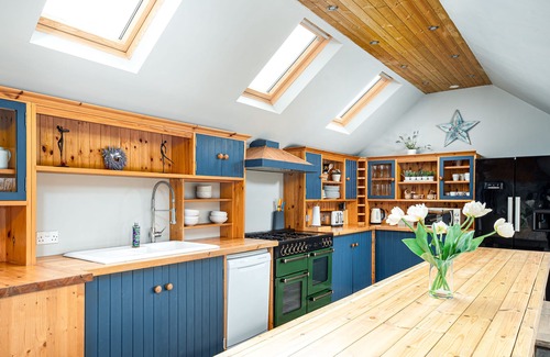 Upton Cheyney House | Beautiful cabin near Bath with heated swimming pool sleeps up to 17 people